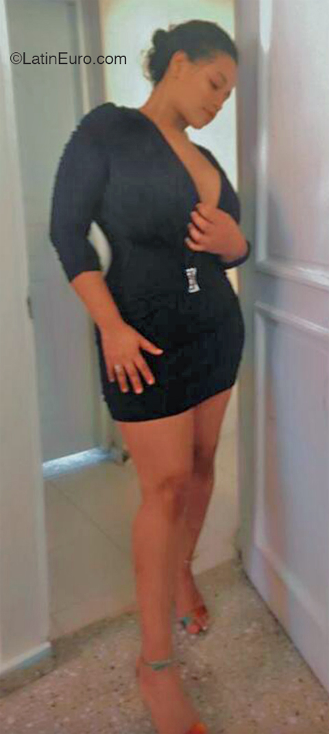 Date this voluptuous Dominican Republic girl Ana from Santiago DO41194