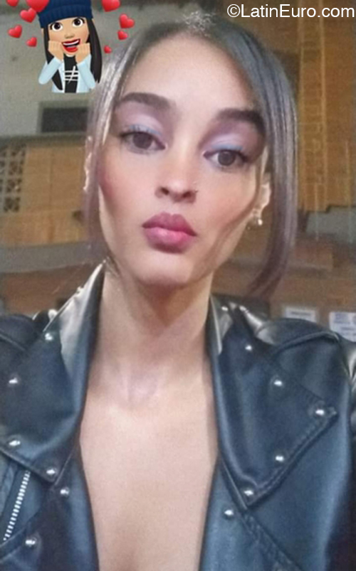 Date this sensual Colombia girl Kiki from Medellin CO32176