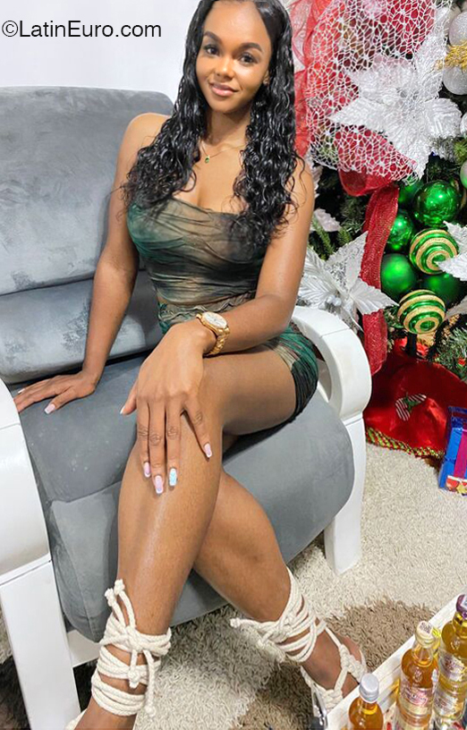 Date this delightful Colombia girl Faniry from Cali CO32196