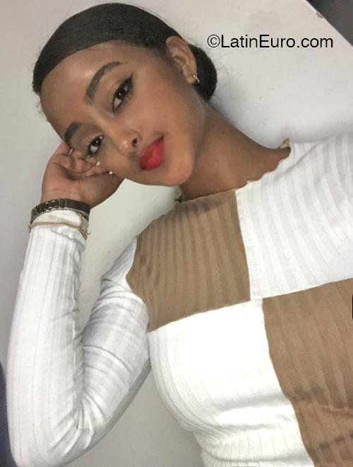 Date this pretty Colombia girl Karol from Cali CO32198