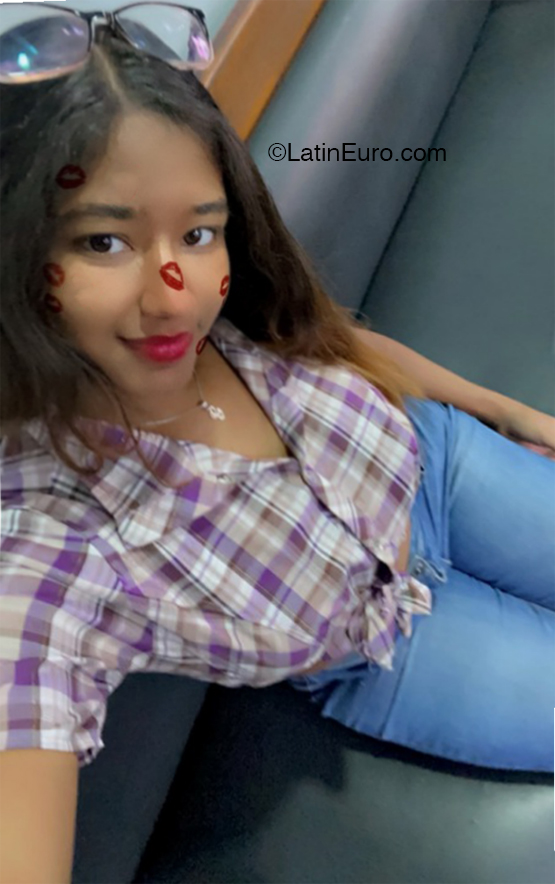 Date this attractive Dominican Republic girl Gabriela from Santo Domingo DO44014