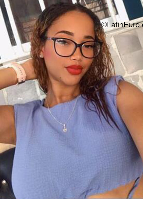 Date this good-looking Dominican Republic girl Nata from cibao DO44810