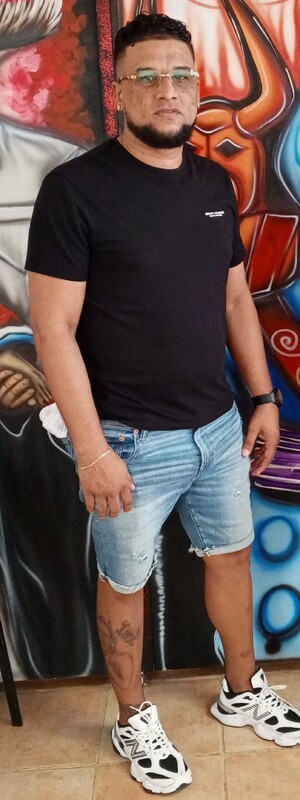 Date this pretty Dominican Republic man Hnr from La Romana DO45043