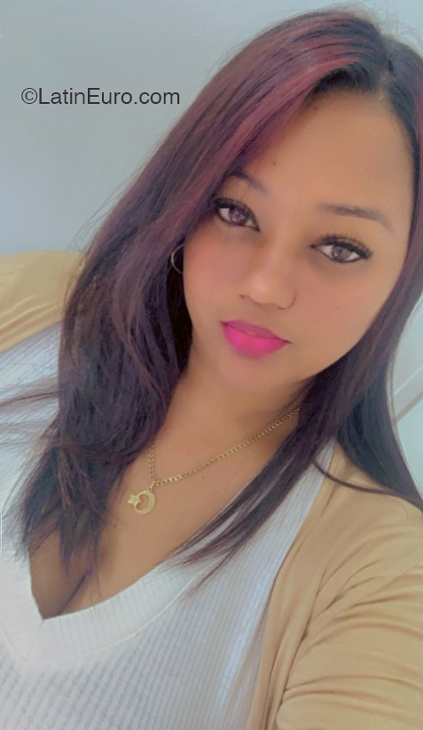 Date this hard body Dominican Republic girl Scarlen from Santo Domingo DO46059