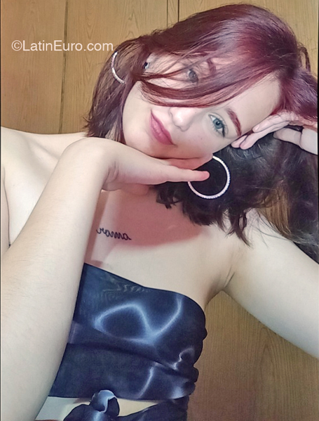 Date this happy Bahamas girl Vik from  AR919