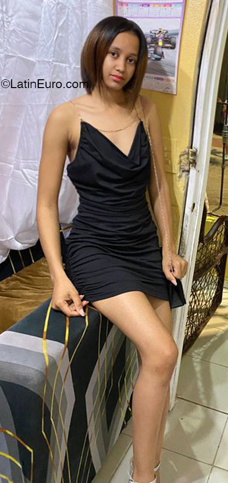 Date this cute Dominican Republic girl Arlin from Santo Domingo DO46408