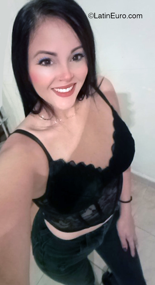 Date this nice looking Venezuela girl Dionella from Caracas VE4506