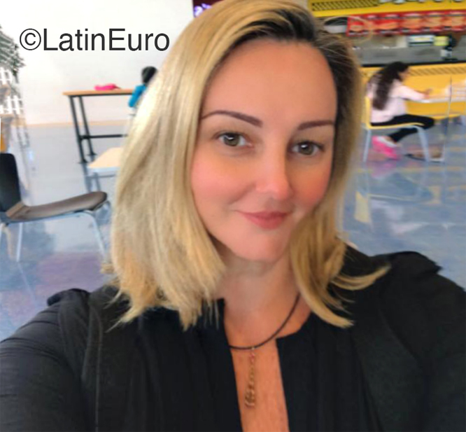 Date this gorgeous Venezuela girl Patricia from Caracas VE4507