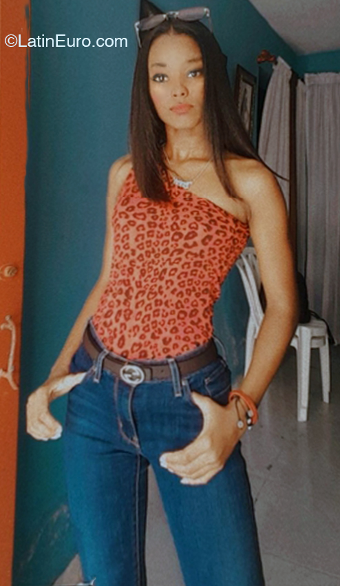 Date this stunning Dominican Republic girl Maria from San Cristóbal  (san Cristóbal) DO46536