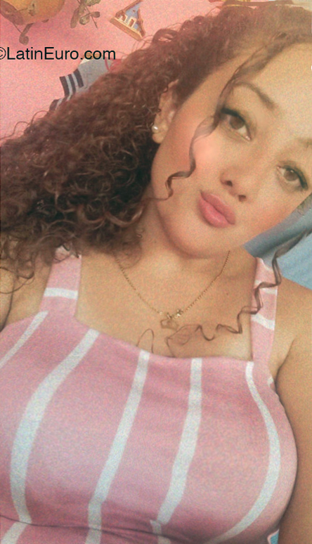 Date this lovely Venezuela girl Vanessa from Colonia Tovar VE4559