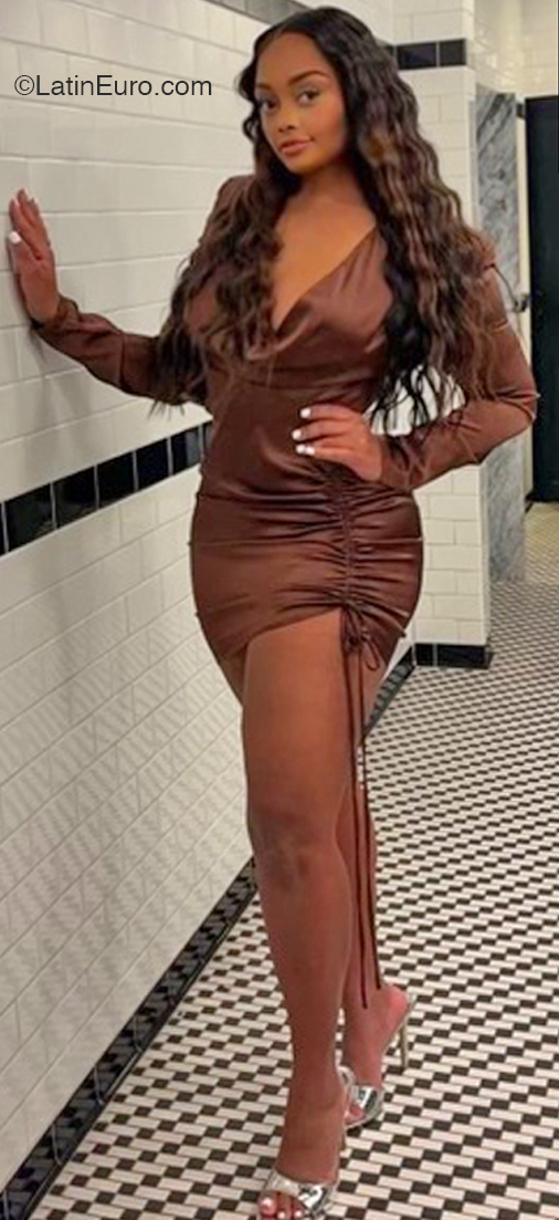 Date this sultry Dominican Republic girl Melissa from Santo Domingo DO47213