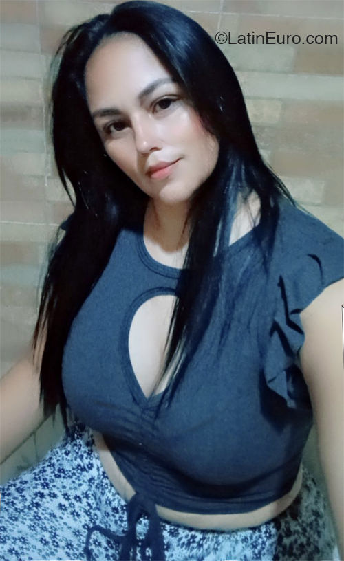 Date this fun Venezuela girl Yamileth from Valencia VE4567