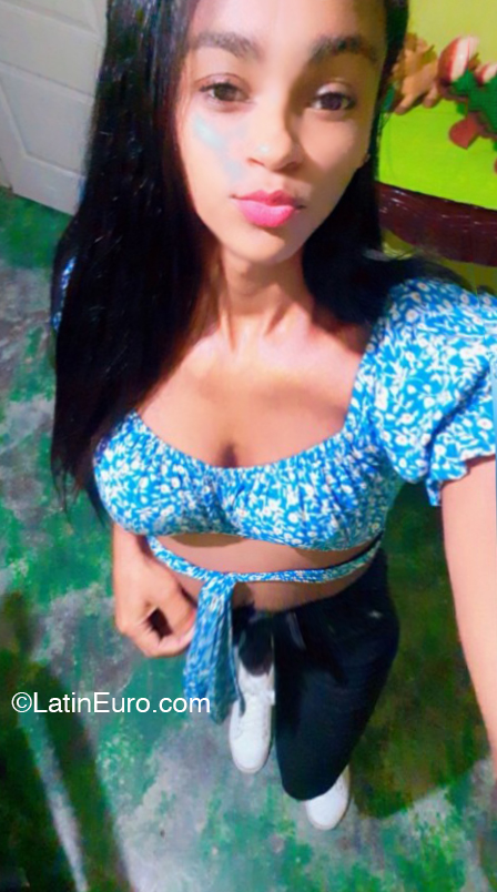 Date this hard body Dominican Republic girl Katherine from San Francisco de Macorís DO47493