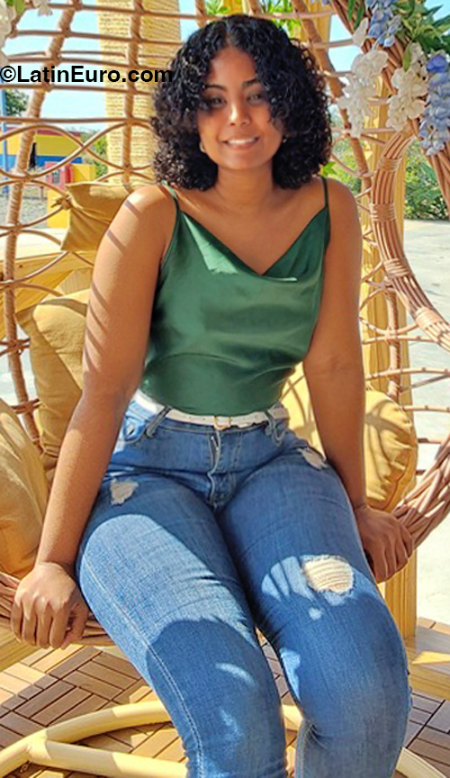 Date this voluptuous Dominican Republic man Anyara from San pedro de maciris DO47505