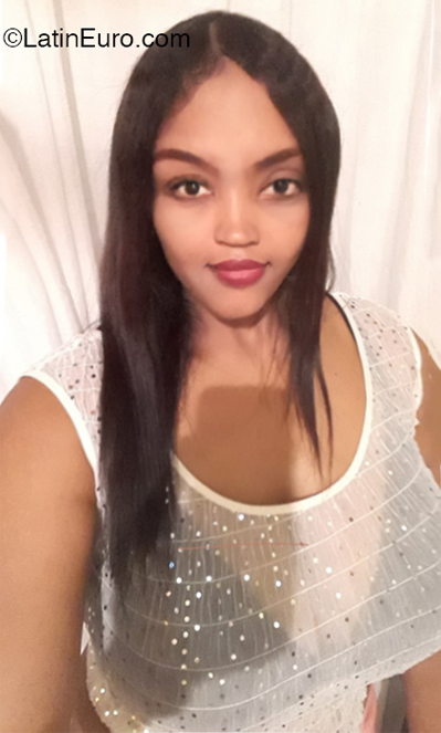 Date this nice looking Dominican Republic girl Felidenia from Santo Domingo DO47623