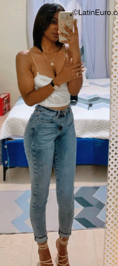 Date this foxy Dominican Republic girl Maddy from Santo Domingo DO47648