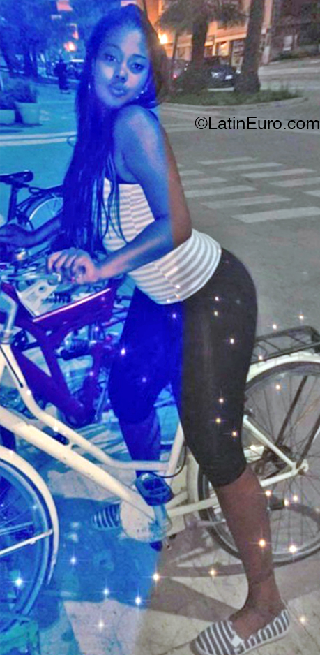 Date this foxy Dominican Republic girl ANA from Boca Chica DO47739