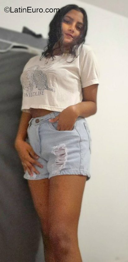 Date this hot Colombia girl Fernanda from Bogota CO32579
