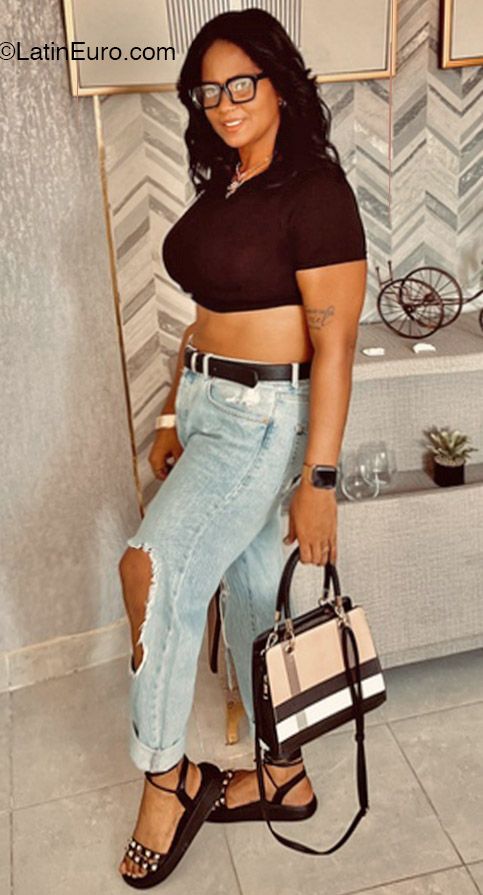 Date this sensual Dominican Republic girl Sheridans from Santo Domingo DO49056