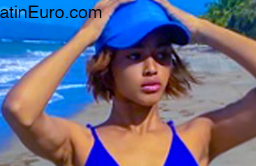 Date this voluptuous Dominican Republic girl Doris from Santo Domingo DO51387