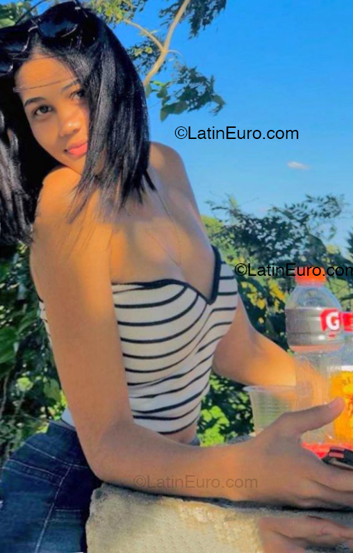 Date this hard body United States girl Mia from Santiago De Los Caballeros DO52016