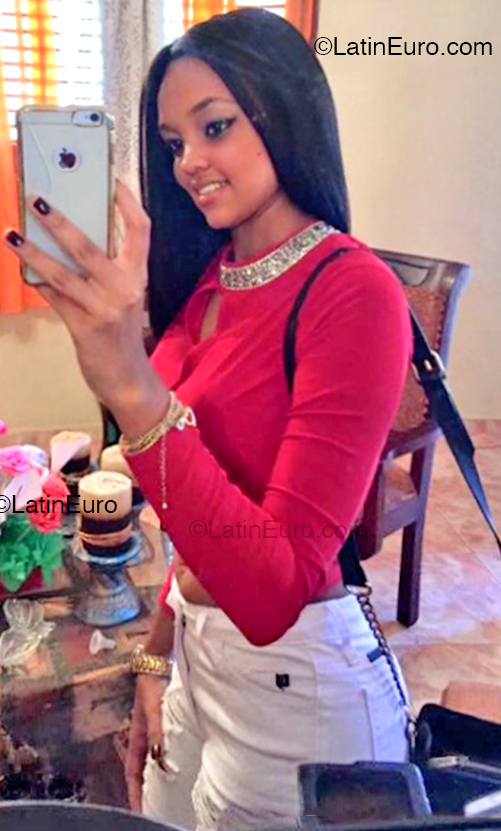 Date this exotic Dominican Republic girl Elaine from Santiago DO55775