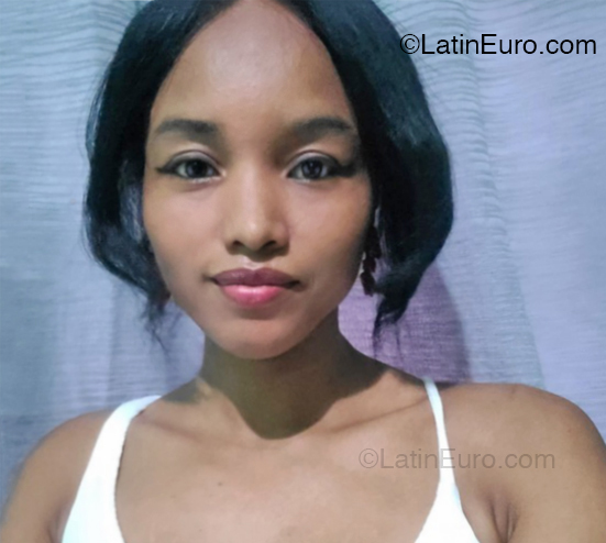 Date this pretty Honduras girl Lizeth from San Pedro Sula HN2970