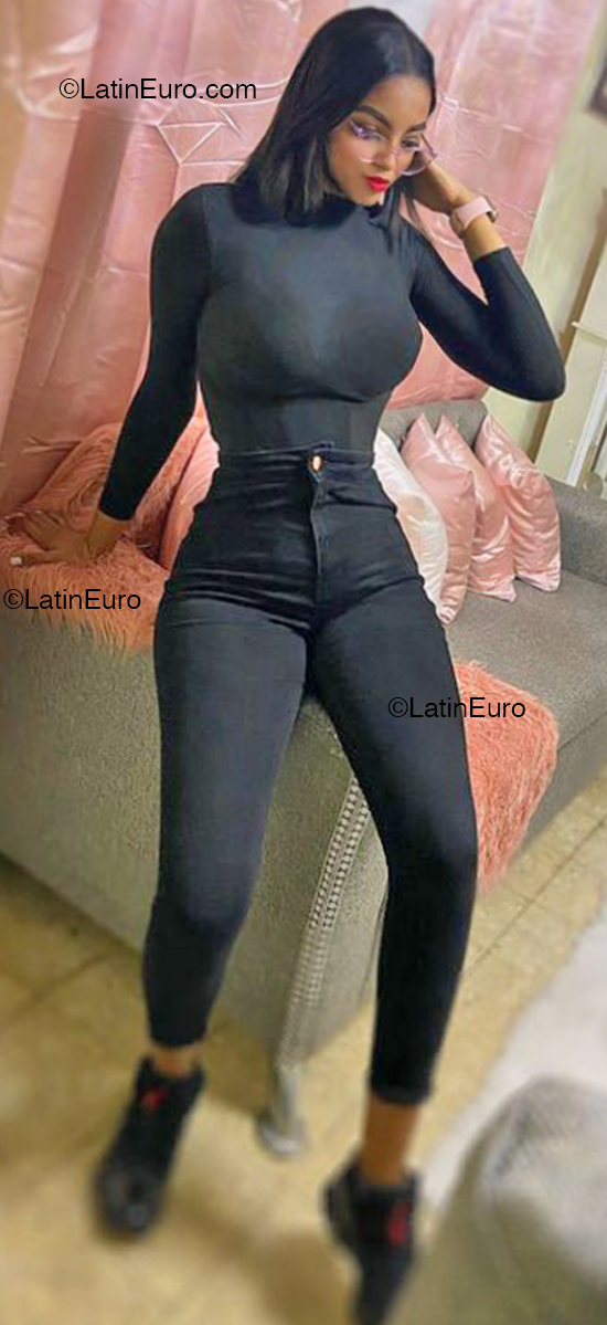 Date this nice looking Dominican Republic girl Cynthia mariel from Santo Domingo DO52674