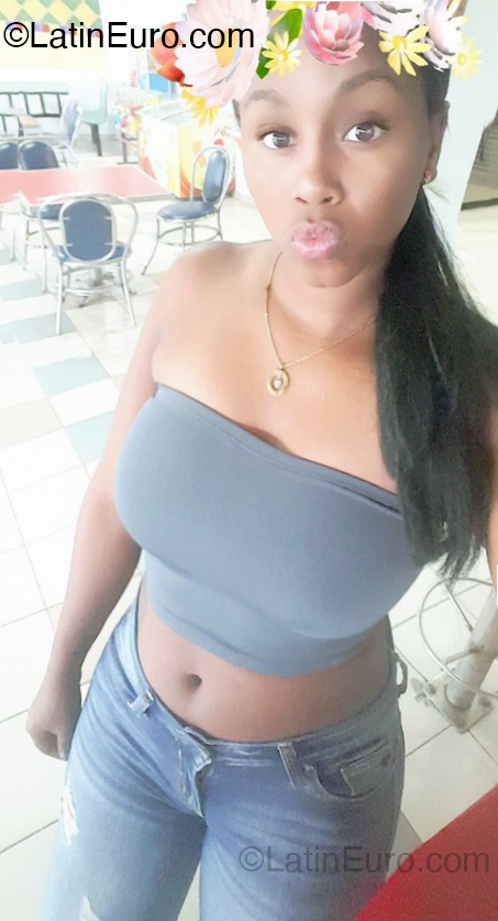 Date this foxy Dominican Republic girl Ismairi from Santiago De Los Caballeros DO52829