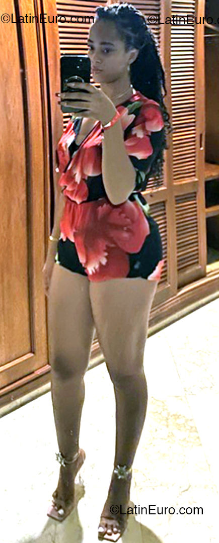 Date this hot Dominican Republic girl Samantha from Santo Domingo DO53185