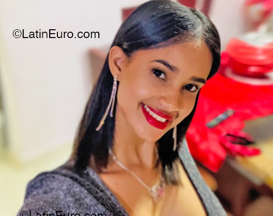 Date this nice looking Dominican Republic girl Dily from La Vega DO53191