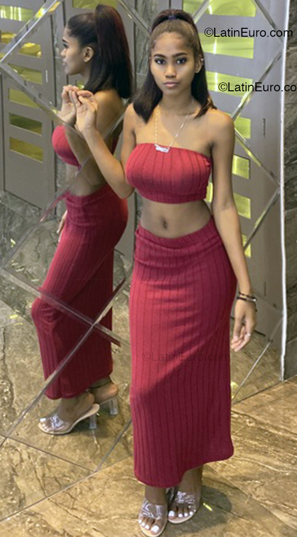 Date this nice looking Dominican Republic girl Esther from El seibo DO53194