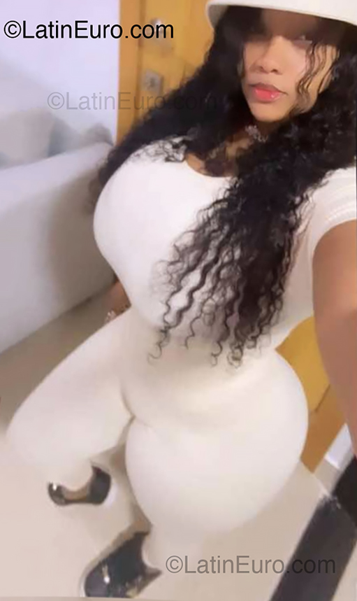 Date this good-looking Dominican Republic girl Lirs from Santo Domingo DO53250