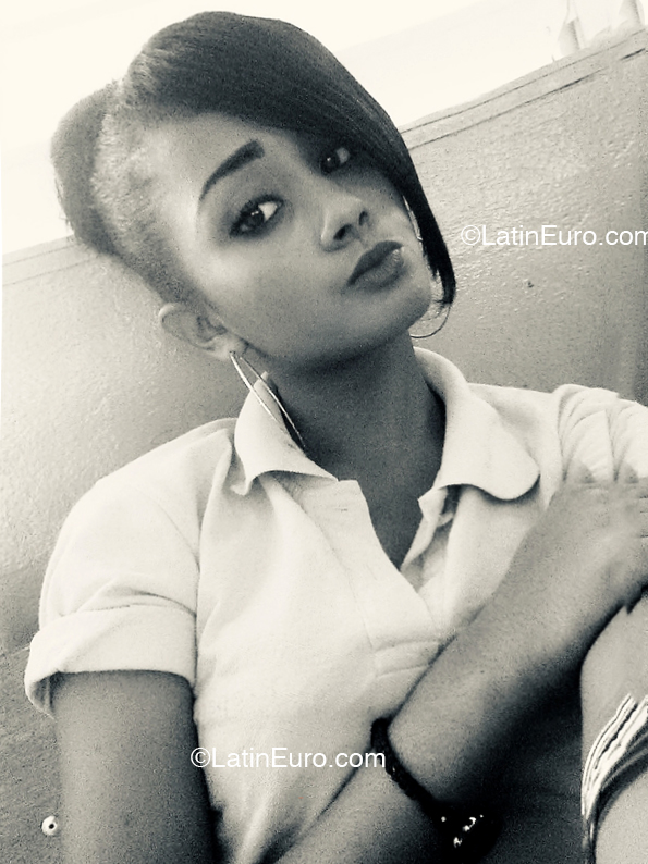 Date this passionate United States girl Meralis from Miami US25071