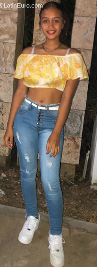 Date this lovely Dominican Republic girl Alainy from Santo Domingo DO53586