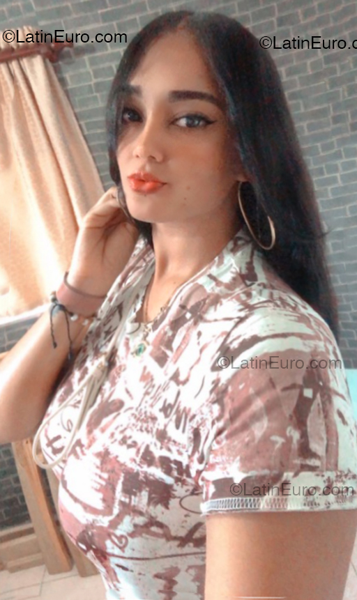 Date this sultry Dominican Republic girl Lisbeth from Santo Domingo DO53705