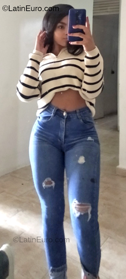 Date this cute Venezuela girl Ashly from Caracas VE5057