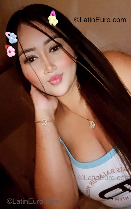 Date this gorgeous Colombia girl Val from Medellin CO33144