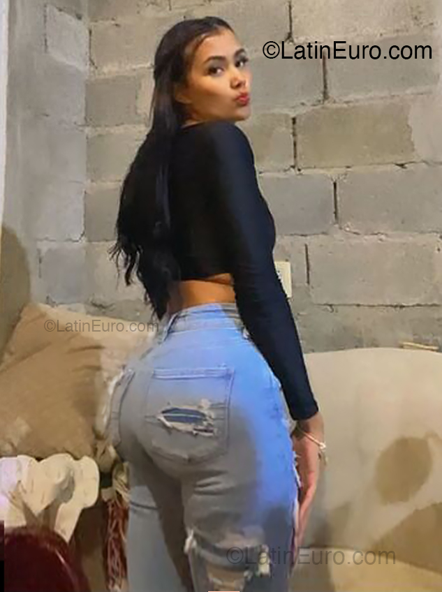 Date this georgeous Dominican Republic girl Jazmin from Santiago DO53858
