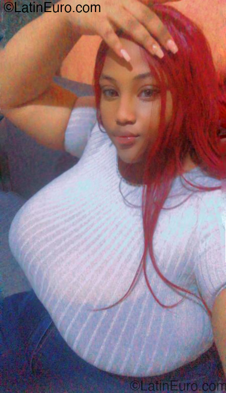 Date this attractive Dominican Republic girl Iris from Santo Domingo DO53898