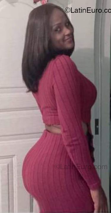 Date this nice looking Dominican Republic girl Aris from Santo Domingo DO53914