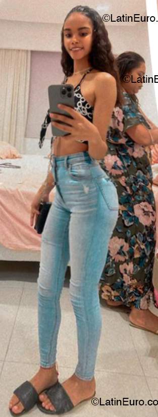 Date this stunning Dominican Republic girl Bella from Santo Domingo DO53955