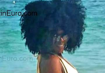 Date this hot Dominican Republic girl Angie from Santo Domingo DO54067