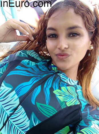 Date this foxy Venezuela girl LaMorena from Caracas VE5117