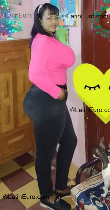 Date this delightful Colombia girl Yura from Bogota CO33615