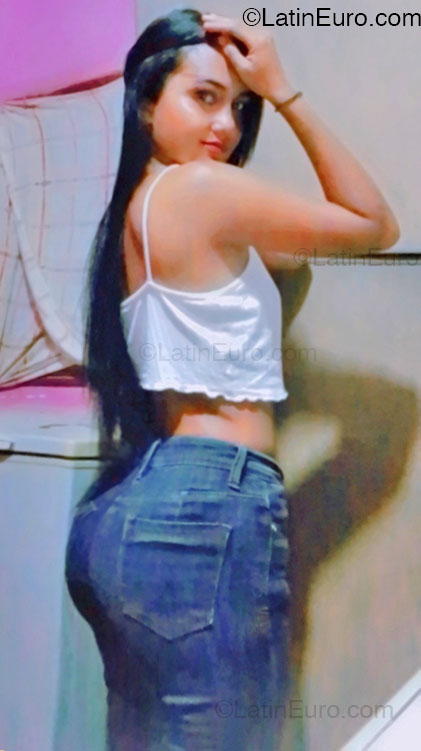 Date this beautiful Venezuela girl Roxa from Bolivar VE5180