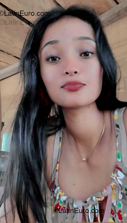 Date this sultry Venezuela girl Esther from Barinas VE5213