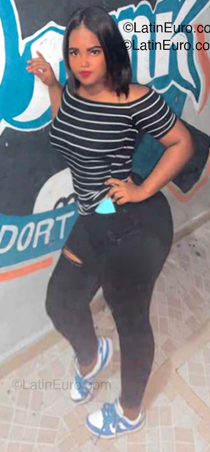 Date this stunning Dominican Republic girl Mara from Santo Domingo DO55786