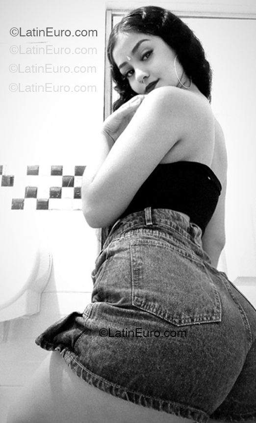 Date this hard body Colombia girl Valentina from Bucaramanga CO33286