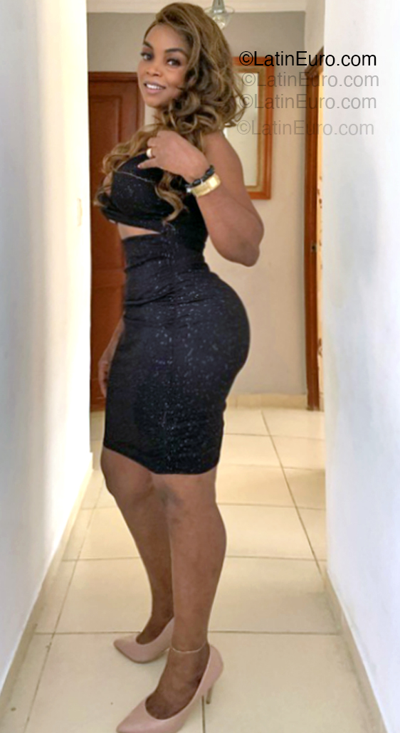 Date this foxy Dominican Republic girl Ant from Santo Domingo DO54839